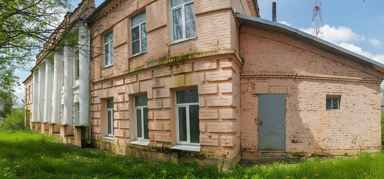 Комплекс бывшего психоневрологического интерната в Ярославской области подешевел почти в пять раз