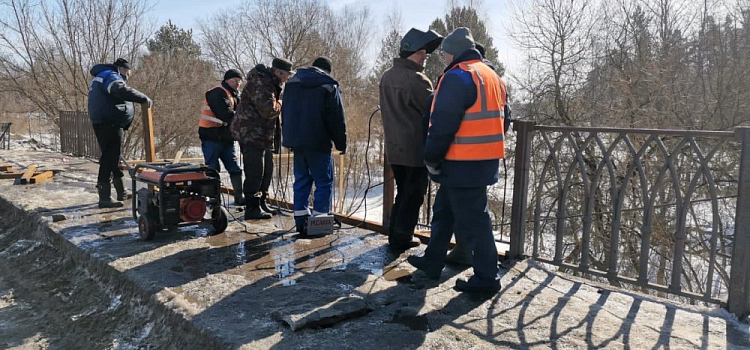 В Рыбинске на мосту через Черёмуху меняют ограждения