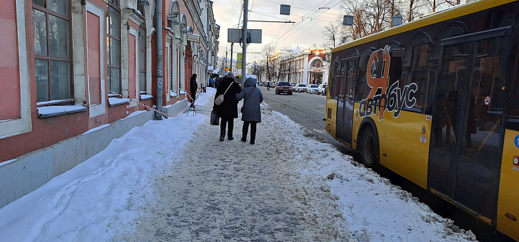 Ярославцы пожаловались на «смертоубийственные» тротуары с крупноформатной плиткой_265292