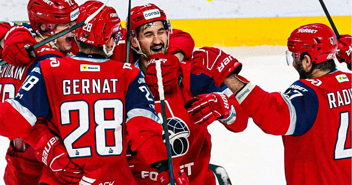 Ярославский «Локомотив» на домашнем льду уверенно переиграл московский «Спартак»