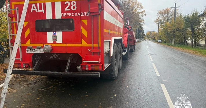 В Ярославской области предполагаемый виновник смертельного пожара сбежал через окно