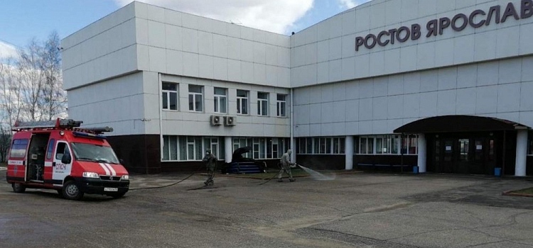 Сотрудник МЧС продезинфицировали вокзалы Ростова и Рыбинска