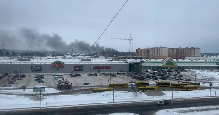 Загорелся двухэтажный дом: ярославцев напугал столб дыма за «Глобусом»