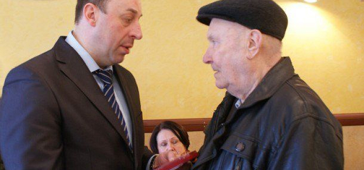 В Ярославле ветеранам вручили юбилейные медали