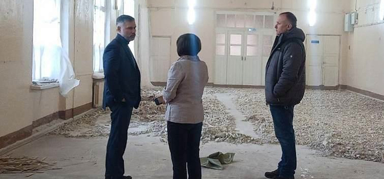 В Рыбинске учеников школы, где обрушился потолок, перевели в другие здания_231644