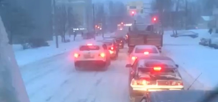 Из-за снегопада ярославцы попали в девятибалльные пробки_259825