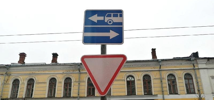 В историческом центре Рыбинска установили миниатюрные дорожные знаки