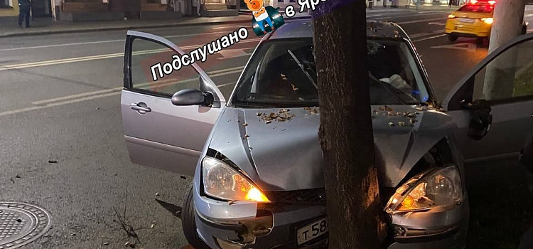 В центре Ярославля в ДТП пострадал молодой человек