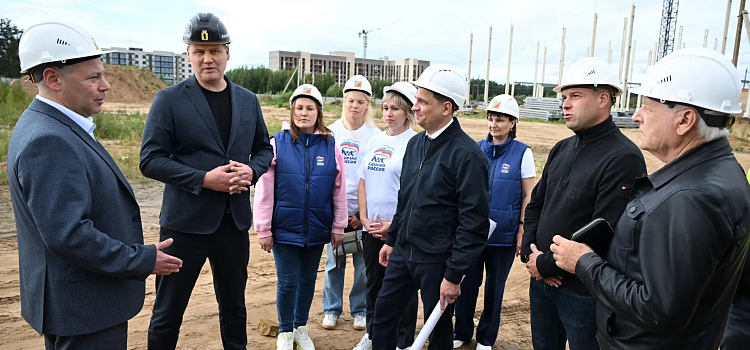Михаил Евраев оценил ход возведения масштабных социальных объектов в Красном Бору_321799