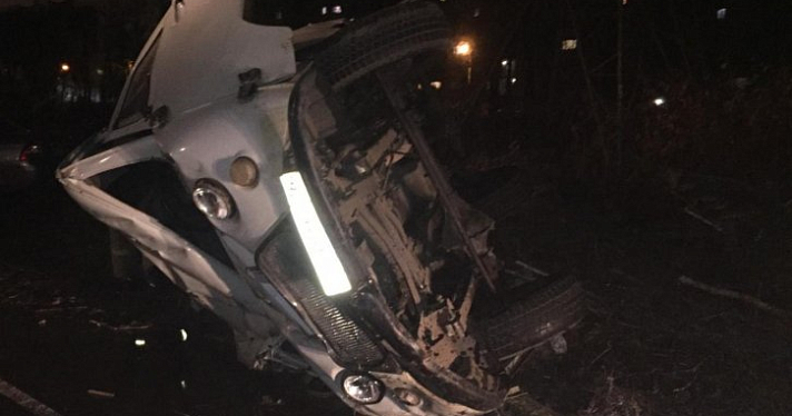 Машины всмятку: в ДТП в Ярославле пострадали два человека_168863