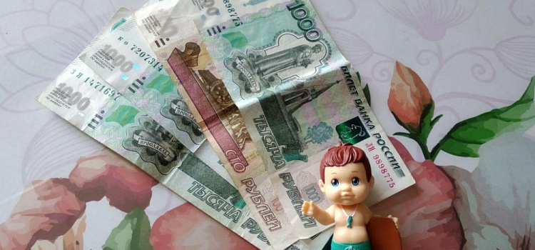 Ярославна через суд пытается выбить детские пособия: подробности