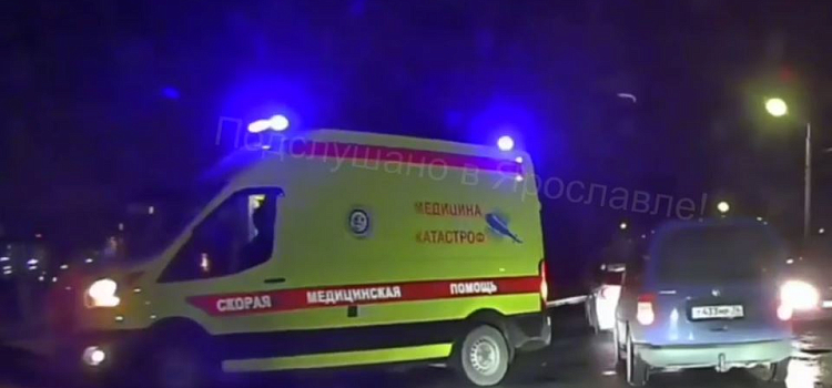 Женщину с ребёнком сбили на пешеходном переходе в Ярославле