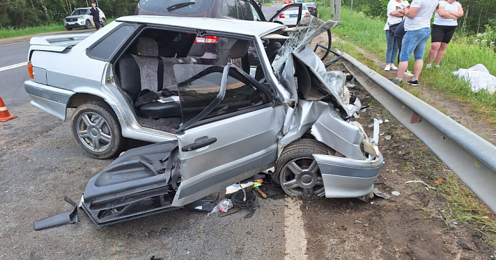 В Ярославле на окружной дороге в ДТП погибла девушка, ещё пять человек пострадали