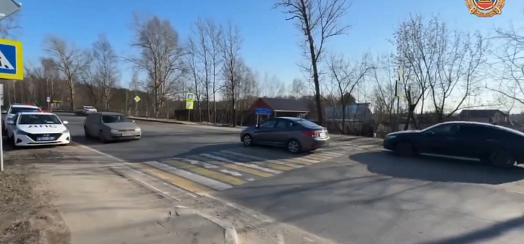 Под Ярославлем на пешеходном переходе сбили девушку-подростка