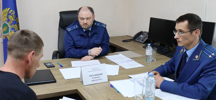 В Ярославской области прокуратура помогла мужчине приватизировать дом