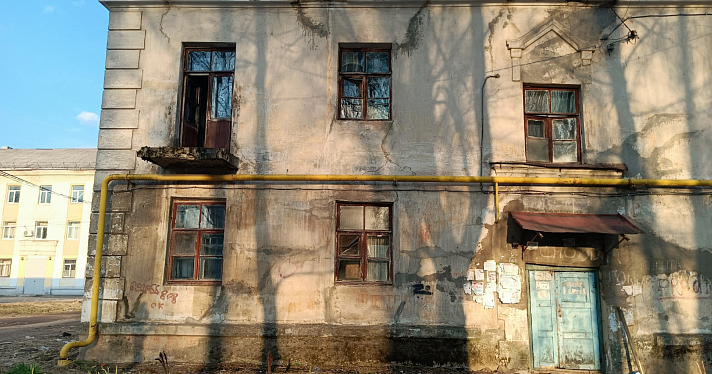 Ярославские следователи проверят, почему в расселенном аварийном доме осталась одна семья_237893