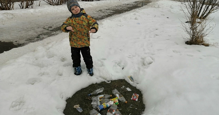 «Траве негде расти!»: малыш из Ярославля убирает город от мусора_175534