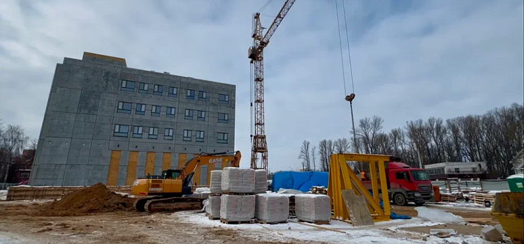 Готовность нового корпуса детской больницы в Ярославле оценили почти в 70%