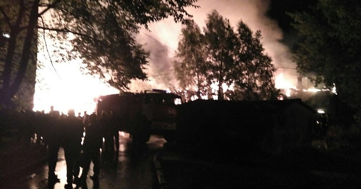В Дзержинском районе Ярославля сгорели два расселенных дома_122983