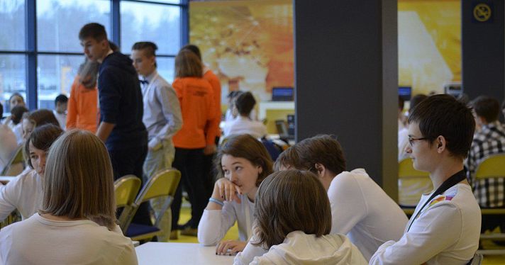 Школьники форума "Будущие интеллектуальные лидеры России" за два часа решили сложную  инженерную задачу.