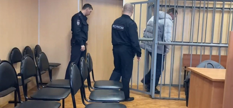 В Ярославской области мужчина избил сожителя матери сковородой и ножкой от табурета