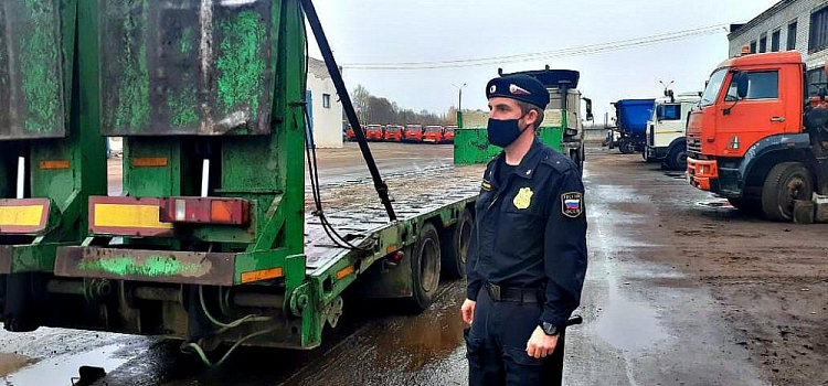 У ярославского бизнесмена за долги арестовали спецтехнику