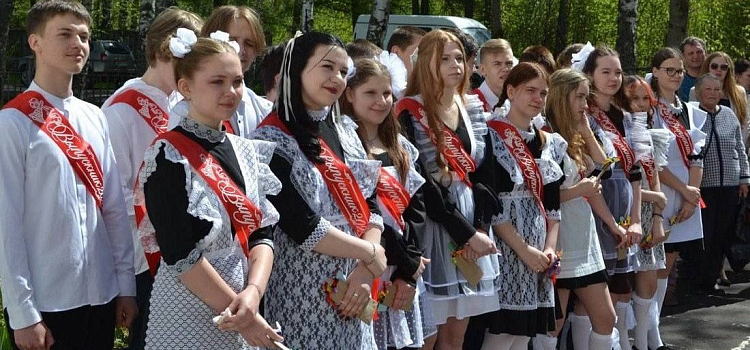 В Ярославской области в школах прозвенели Последние звонки_297088