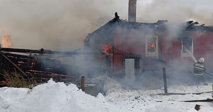 В Ярославской области пожар оставил семью без крыши над головой