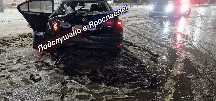 В Ярославле устанавливают личность водителя, протаранившего автомобили на улице Свободы_289524