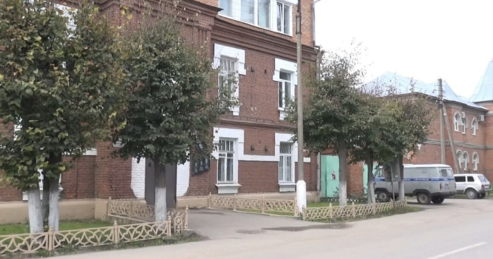 В Ярославской области 18-летний вандал разбил машину и поломал скамейки 