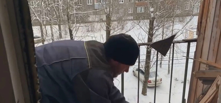 Ярославцы делают ремонт в квартире многодетного отца. Фоторепортаж _171496