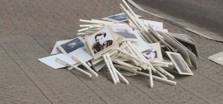 В СЖД объяснили, почему плакаты с «Бессмертного полка» лежали на земле у здания управления