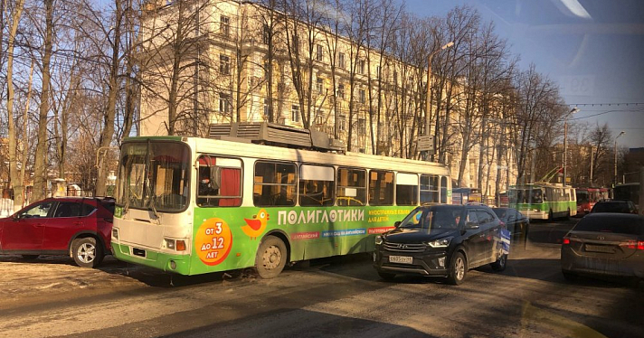 Транспортный коллапс в Ярославле: в городе встали троллейбусы