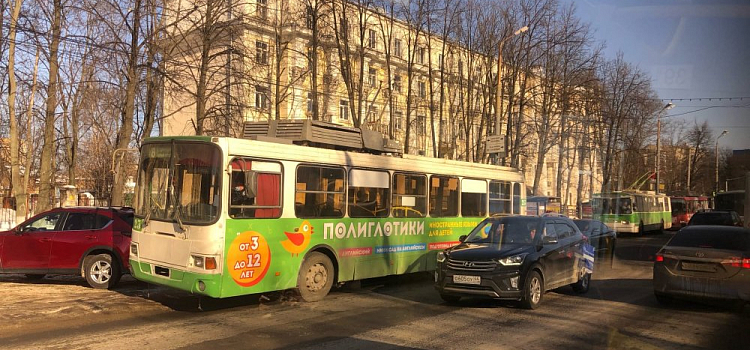 Транспортный коллапс в Ярославле: в городе встали троллейбусы