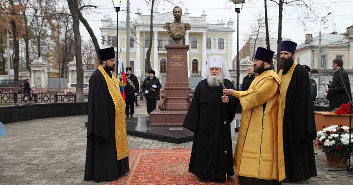 В Мукомольном переулке открыли памятник Александру II