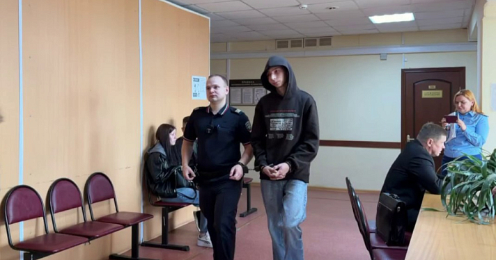 В Ярославле заключили под стражу молодого водителя, сбившего людей на остановке