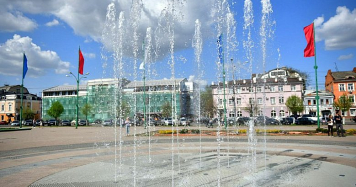 Фонтан на площади Юности в Ярославле починили_157948