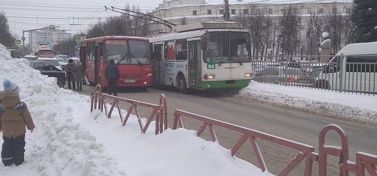 В центре Ярославля произошло ДТП с участием маршрутки