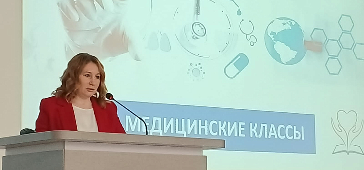 В Ярославском медицинском университете вручили дневники ученикам профильных медицинских классов_251910