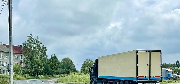 Из-за сбоя навигации большегрузы съезжают с маршрута и оказываются на отремонтированных дорогах Ярославля_279159