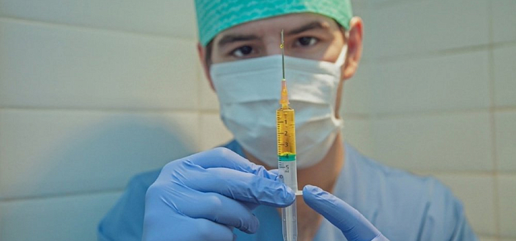 Власти в Москве высказались насчёт обязательной вакцинации от ковида: подробности