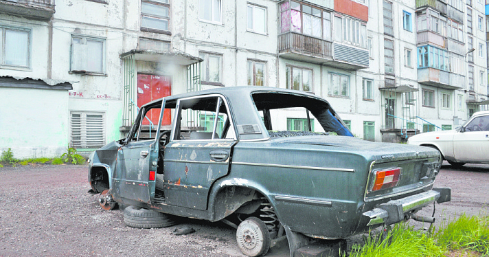 Брошенные в ярославских дворах машины начнут сдавать в металлолом, а деньги направлять в бюджет