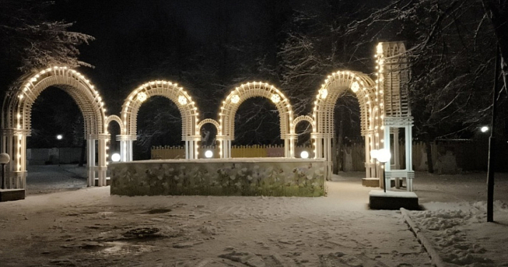 Ярославские парки начали украшать к Новому году