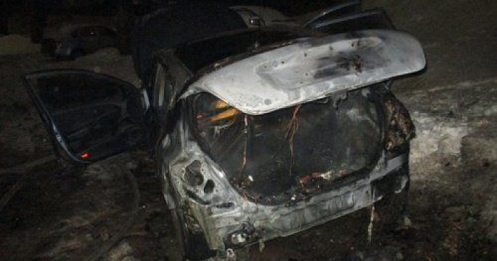 Видео поджога автомобиля «Фольксваген» в Ярославле