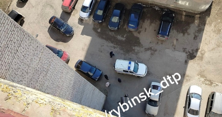 В Ярославской области погибла девочка-подросток, упав с балкона