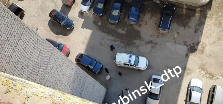 В Ярославской области погибла девочка-подросток, упав с балкона