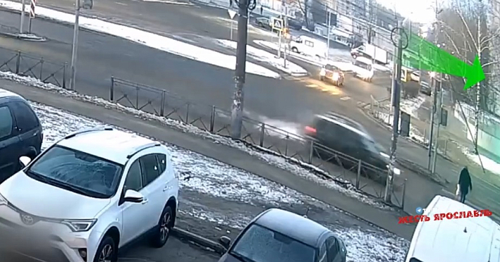 В Ярославле на пешеходном переходе сбили девушку, переходившую дорогу на зелёный сигнал светофора