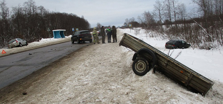 В Ярославской области произошло ДТП с участием трех автомобилей