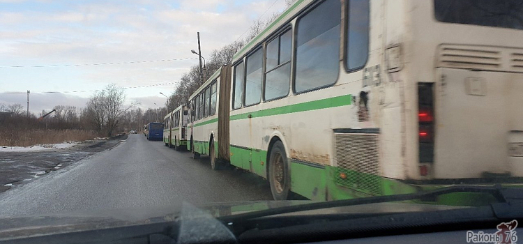 На Липовой горе из-за провала в асфальте перекрыли дорогу_162604