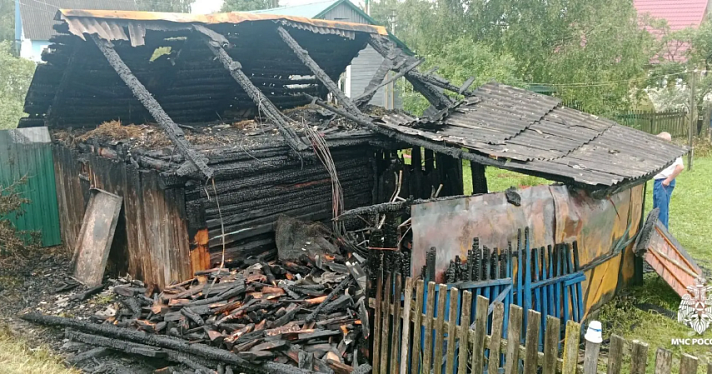 Гроза устроила пожар в селе в Даниловском округе
